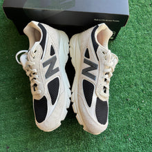 Load image into Gallery viewer, New Balance 1998 Intro 990V4s Size 10
