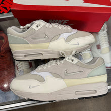 Load image into Gallery viewer, Nike Hangul Air Max 1s Size 12
