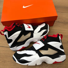 Load image into Gallery viewer, Nike 49ers Air Diamond Turfs Size 10.5
