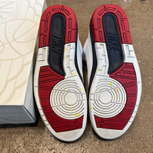 Load image into Gallery viewer, Jordan Chicago 2s Size 9

