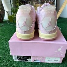 Load image into Gallery viewer, Jordan Iced Carmine 4s Size 7.5W/6M
