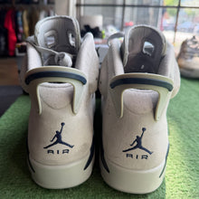 Load image into Gallery viewer, Jordan Georgetown 6s Size 10
