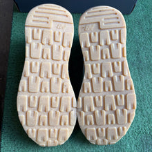 Load image into Gallery viewer, New Balance 57/40s Size 9.5

