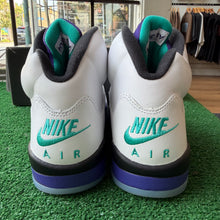Load image into Gallery viewer, Jordan Grape 5s Size 8.5
