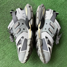 Load image into Gallery viewer, Balenciaga Tracks Size 44
