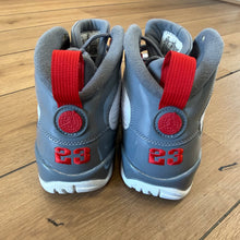Load image into Gallery viewer, Jordan Fire Red 9s Size 9.5
