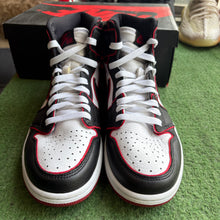 Load image into Gallery viewer, Jordan Bloodline 1s Size 8.5
