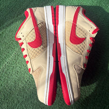 Load image into Gallery viewer, Nike Strawberry Waffle Low Dunks Size 11.5

