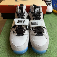 Load image into Gallery viewer, Nike Wolf Grey Star Blue Air Trainer Huaraches Size 9.5
