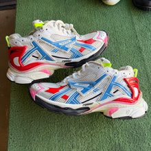 Load image into Gallery viewer, Balenciaga Runner Size 46
