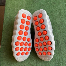 Load image into Gallery viewer, Nike Light Smoke Grey Mind 002 Size 9
