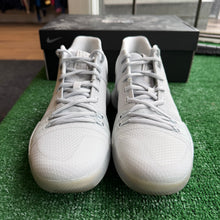 Load image into Gallery viewer, Nike Kyrie Time To Shine 3s Size 8

