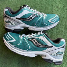 Load image into Gallery viewer, Saucony ProGrid Triumph 4s Size 11.5
