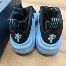 Load image into Gallery viewer, Nike Psychic Blue Foamposites Size 11
