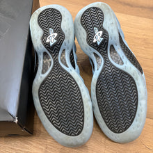 Load image into Gallery viewer, Nike Psychic Blue Foamposites Size 11
