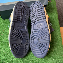 Load image into Gallery viewer, Jordan First In Flight 1s Size 12W/10.5M
