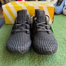 Load image into Gallery viewer, Adidas Ultraboosts Size 8
