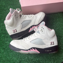 Load image into Gallery viewer, Jordan Medium Pink 5s Size 11.5
