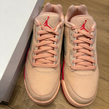 Load image into Gallery viewer, Jordan Girls That Hoop Low 5s Size 9.5W/8M
