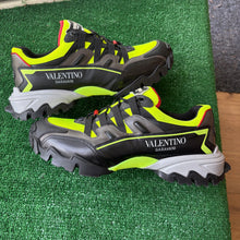 Load image into Gallery viewer, Valentino Lows Size 46
