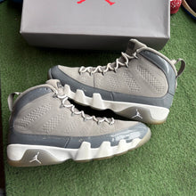 Load image into Gallery viewer, Jordan Cool Grey 9s Size 11
