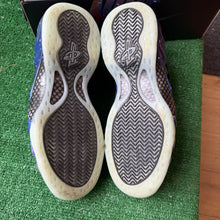 Load image into Gallery viewer, Nike Galaxy Foamposites Size 12.5
