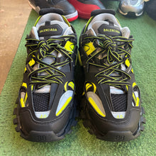 Load image into Gallery viewer, Balenciaga Tracks Size 46
