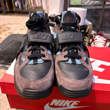 Load image into Gallery viewer, Nike Baroque Brown Air Trainer Huaraches Size 9.5
