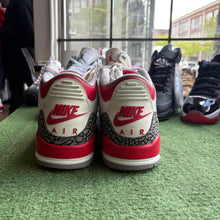 Load image into Gallery viewer, Jordan Fire Red 3s Size 11
