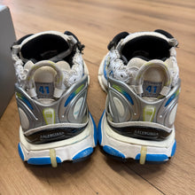 Load image into Gallery viewer, Balenciaga Runners Size 41
