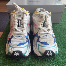 Load image into Gallery viewer, Balenciaga Runners Size 44
