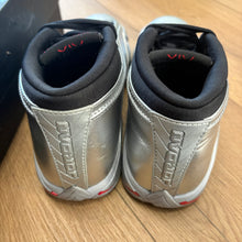 Load image into Gallery viewer, Jordan Metallic Silver 14s Size 7.5W/6M
