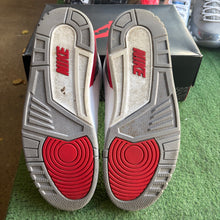Load image into Gallery viewer, Jordan Fire Red 3s Size 11
