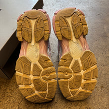 Load image into Gallery viewer, Balenciaga Runners Size 44

