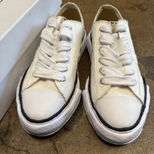 Load image into Gallery viewer, Mihara Peterson Canvas Lows Size 42
