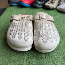 Load image into Gallery viewer, Octavious Marks Clogs Size 3/4
