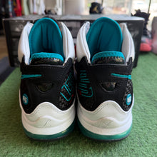 Load image into Gallery viewer, Nike LeBron Red Carpet 7s Size 11
