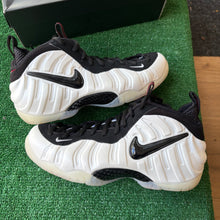 Load image into Gallery viewer, Nike Pearl Foamposite Pros Size 10
