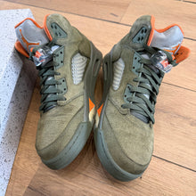 Load image into Gallery viewer, Jordan Olive 5s Size 10.5
