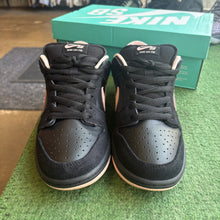 Load image into Gallery viewer, Nike SB Washed Coral Low Dunks Size 8
