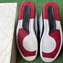 Load image into Gallery viewer, Jordan OG Chicago 2s Size 13
