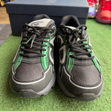 Load image into Gallery viewer, Dior B30s Size 40
