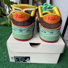 Load image into Gallery viewer, Nike SB Rodeo Tourmaline Low Dunks Size 8
