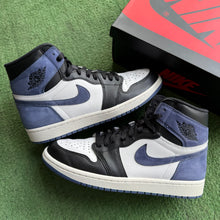 Load image into Gallery viewer, Jordan Blue Moon 1s Size 8.5
