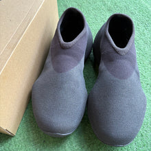 Load image into Gallery viewer, Adidas Yeezy Fade Onyx Knit Runners Size 10
