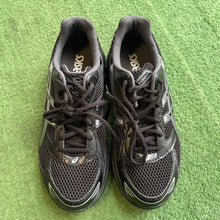 Load image into Gallery viewer, ASICS Black Sliver Gel-1130s Size 8.5
