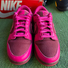 Load image into Gallery viewer, Nike 2022 Valentines Day Low Dunks Size 11W/9.5M
