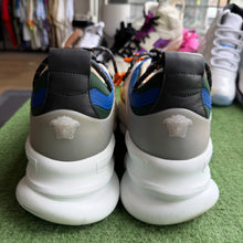 Load image into Gallery viewer, Versace Chain Reactions Size 45
