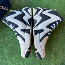 Load image into Gallery viewer, Reebok Kamikaze II Mids Size 12

