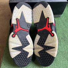 Load image into Gallery viewer, Jordan Black Infared 6s Size 9.5
